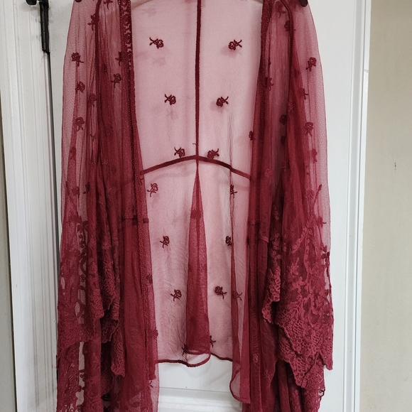Haptics Elegant Burgundy Lace Kimono - Picture 2 of 2